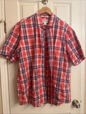 Amazon Essentials Red and Blue Plaid Short-Sleeve Button-Down Shirt